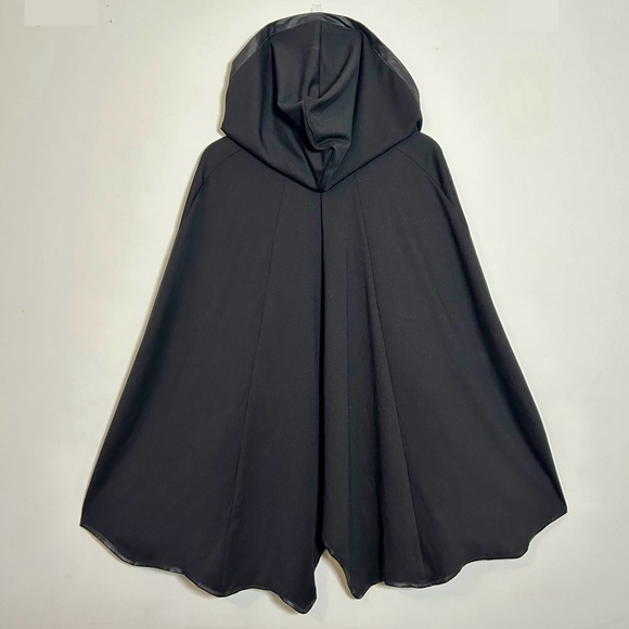 HOT TOPIC | RARE Hooded Bat Cape *EUC* - Picture 5 of 13